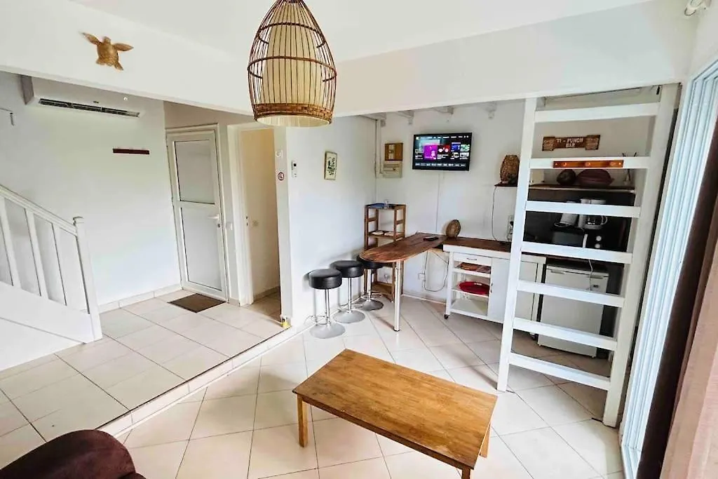 Charmant Studio Emplacement De Choix - Casino Le Gosier